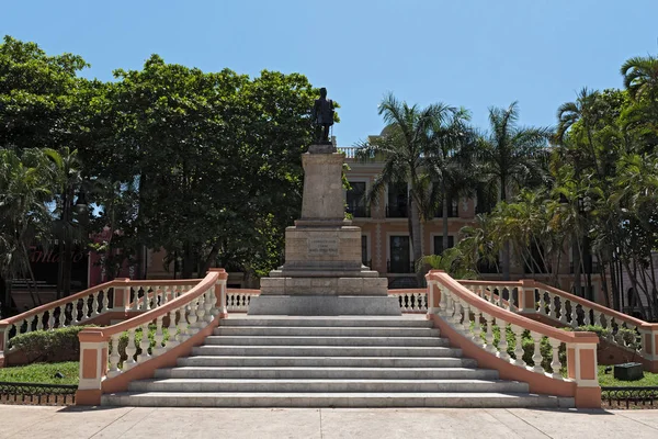 Estatua Del General Cepeda Peraza Parque Hidalgo Mérida México — Foto de Stock