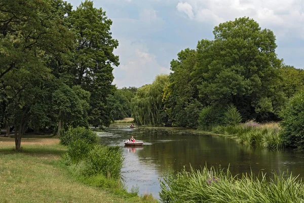 Aschaffenburg Tyskland Juli 2018 Roddbåtar Sjön Den Historiska Parken Schoenbusch — Stockfoto