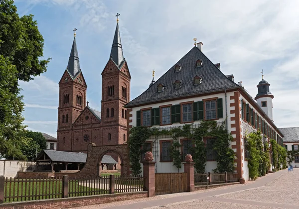 古修道院 Seligenstadt 历史性的巴洛克式建筑 Basilika 圣阿米亚努斯和 Petrus — 图库照片