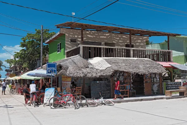 Holbox México Março 2018 Estrada Arenosa Com Turistas Barracas Ilha — Fotografia de Stock