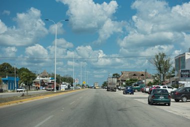 Bacalar, Meksika-Mart 07, 2018: bacalar, quintana roo, Meksika yol Meksika 307 araçlarda.