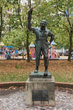 Bilbao, İspanya-Temmuz 28, 2018: bronz anıt Pepe Tonetti parkta Dona Casilda de Iturrizar, Bilbao, Vizcaya, İspanya