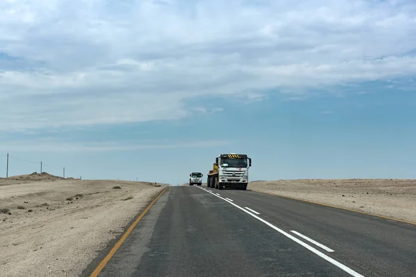 Swakopmund Namibia Noviembre 2017 Camiones Carretera Este Swakopmund Namibia —  Fotos de Stock