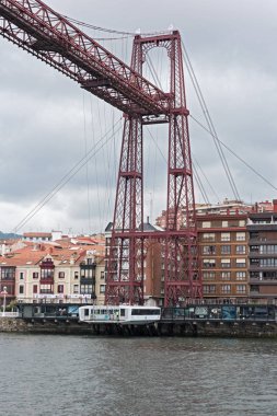 Bilbao, İspanya-Temmuz 29, 2018: asma köprü bizkaia (puente de vizcaya) getxo ve portugalete üzerinden ria de bilbao arasında.