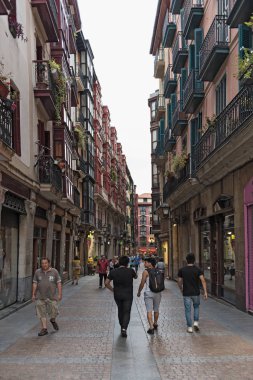 Bilbao, İspanya-Temmuz 26, 2018: yürüyenler de tarihi eski şehir, bilbao, İspanya.