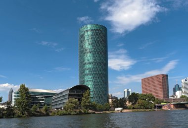 Frankfurt Am Main, Almanya-Ağustos 23, 2018: Westhafen Kulesi liman alanında Frankfurt, Almanya.