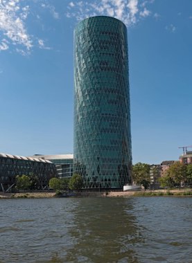Frankfurt Am Main, Almanya-Ağustos 23, 2018: Westhafen Kulesi liman alanında Frankfurt, Almanya.