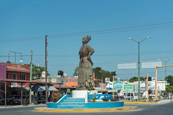 Xpujil México Março 2018 Escultura Uma Mulher Uma Ilha Trânsito — Fotografia de Stock