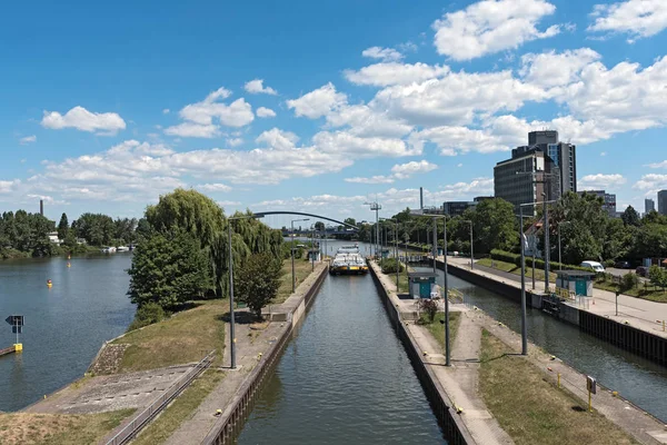 Offenbach Main Niemcy Czerwca 2018 Statek Towarowy Zapory Offenbach Główne — Zdjęcie stockowe