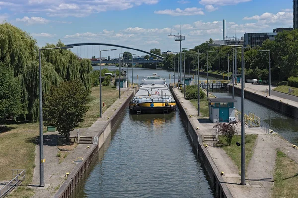 Offenbach Main Německo Června 2018 Nákladní Loď Ostřelování Offenbach Hlavní — Stock fotografie