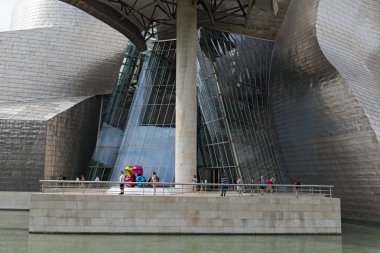 Bilbao, İspanya-Temmuz 26, 2018: Guggenheim Müzesi Bilbao, Biskay, Bask Ülkesi, Guggenheim Müzesi Bilbao, Biskay, Bask Ülkesi, İspanya Spainview görünümünü.