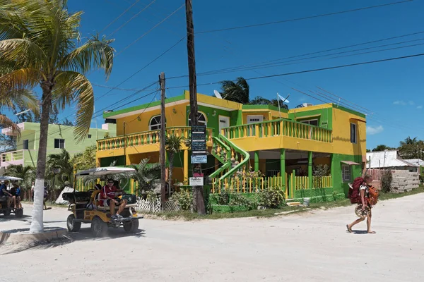 Holbox México Março 2018 Estrada Arenosa Com Turistas Barracas Ilha — Fotografia de Stock