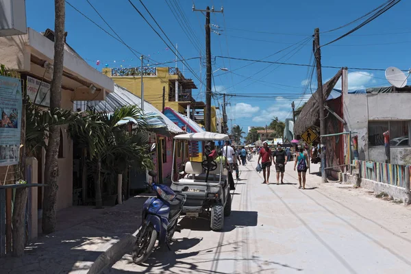 Holbox Meksyk Marzec 2018 Sandy Road Turystów Straganów Wyspie Holbox — Zdjęcie stockowe