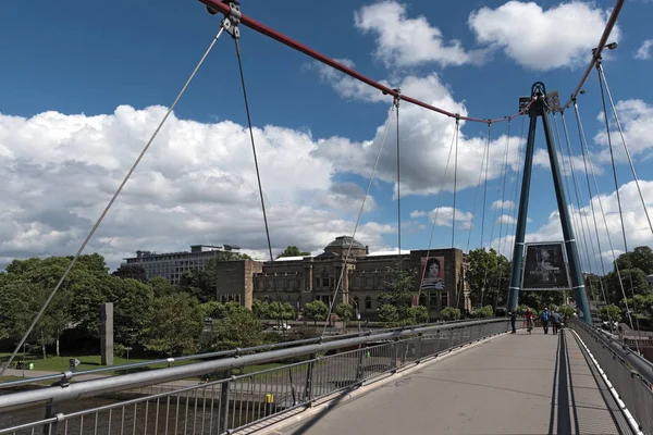 Frankfurt Main Deutschland Juni 2017 Staedel Museum Und Fußgängerbrücke Holbeinsteg — Stockfoto