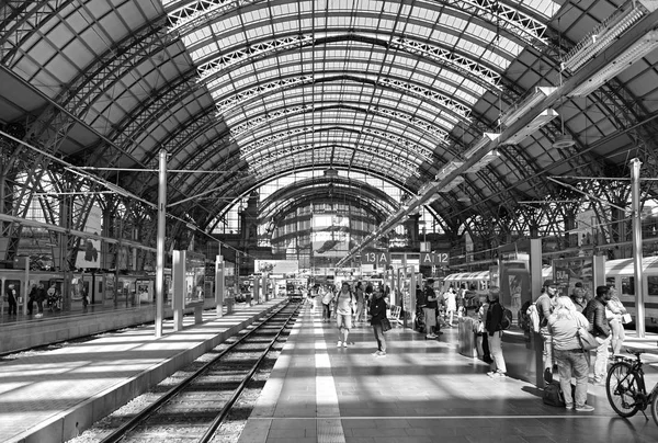 Frankfurt Tyskland September 2018 Människor Inne Frankfurt Centralstation Frankfurt Tyskland — Stockfoto
