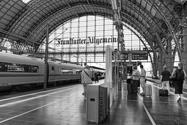 Frankfurt Duitsland September 2018 Mensen Binnen Het Centraal Station Van — Stockfoto