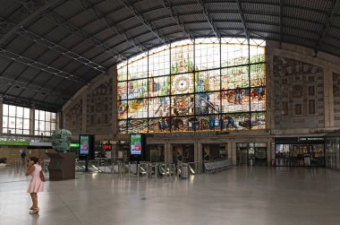 Bilbao, İspanya-Temmuz 26, 2018: hall abando indalecio prieto tren istasyonunun de bilbao, İspanya