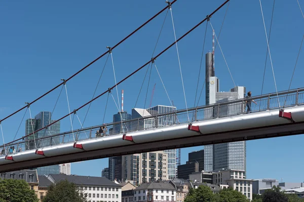 Frankfurt Main Alemania Junio 2018 Pasarela Holbeinsteg Frente Horizonte Frankfurt — Foto de Stock