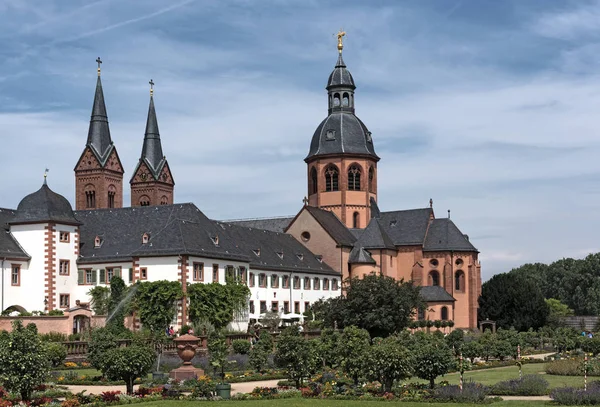 Seligenstadt Niemcy Lipiec 2018 Seligenstadt Klasztor Bazylika Marcellinus Peter Ogród — Zdjęcie stockowe