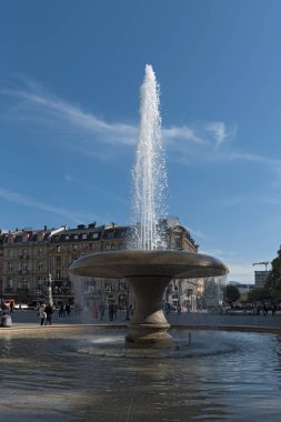 Frankfurt Am Main, Almanya-Ekim 18, 2017: eski opera, alte oper opera Çeşme ve yürüyüşe, Almanya ile de frankfurt am main