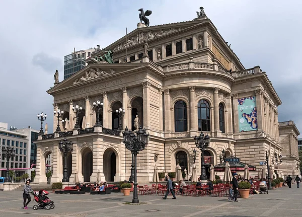 Frankfurt Am Main, Almanya-Nisan 05, 2017: görünümüne opernplatz ve opera evi frankfurt am Main, Almanya