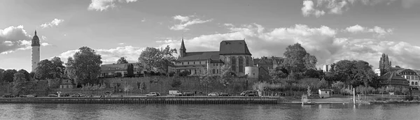 フランクフルト マイン ドイツ 2017 黒と白のパノラマの景色 歴史的な古い町フランクフルトのヘキスト ヘッセ ドイツに主な川を渡って — ストック写真