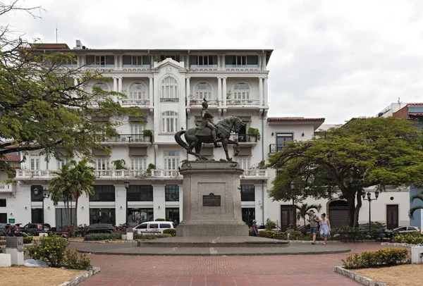General Tomas Herrera 'nın heykeli Casco Viejo Panama şehrinde aynı ismin meydanında. — Stok fotoğraf