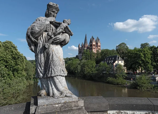 Widok na rzekę Lahn do katedry Limburg w Hesji — Zdjęcie stockowe