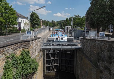limburg an der lahn hesse almanya bir sluice turist gemisi