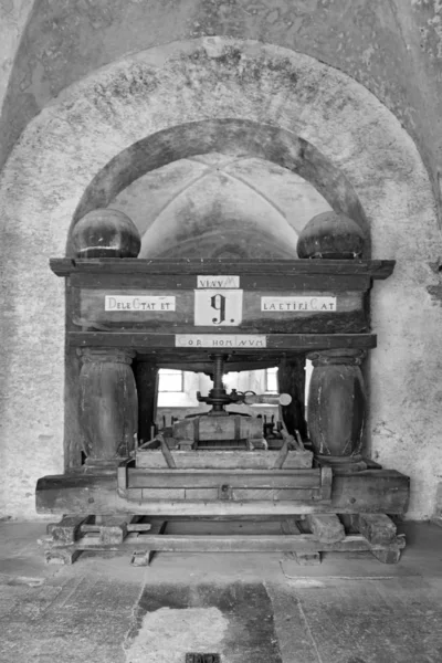 Παλιό πρέσα σταφυλιών στο μοναστήρι eberbach κοντά eltville Γερμανία — Φωτογραφία Αρχείου