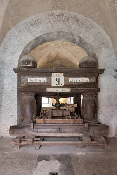 Eltville Almanya yakınlarındaki Eberbach manastırında eski üzüm sıkacağı. — Stok fotoğraf