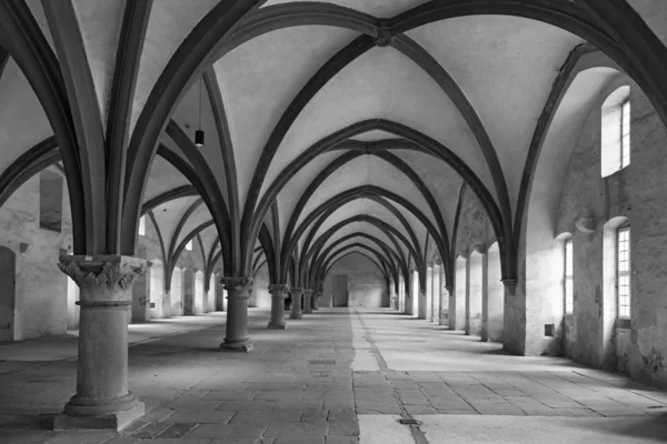 Dormitório no mosteiro de Eberbach perto de Eltville Alemanha em b — Fotografia de Stock