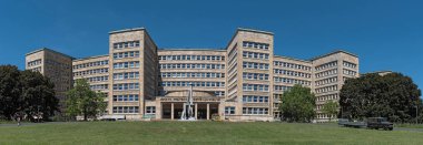 johann wolfgang goethe üniversitesi frankfurt main'in 1928-1930 yılları arasında kampüsünde inşa edilen i. g. farben haus