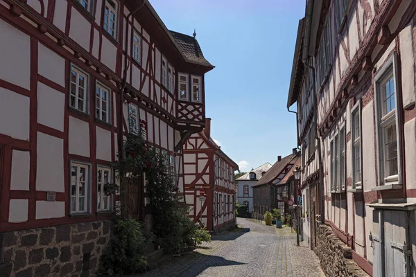 Pequeña calle con casas de entramado de madera en lich hesse alemania —  Fotos de Stock