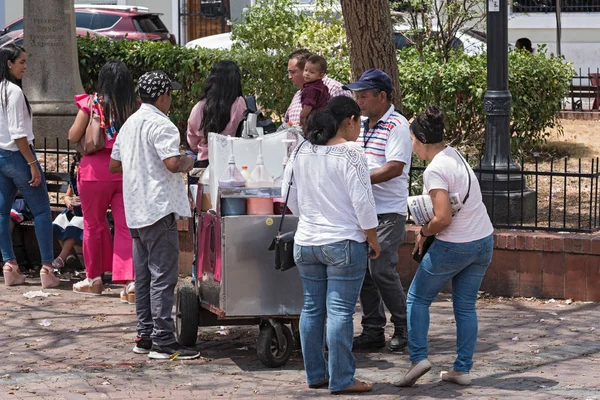 Venditori di bevande in piazza della Indipendenza casco viejo il — Foto Stock