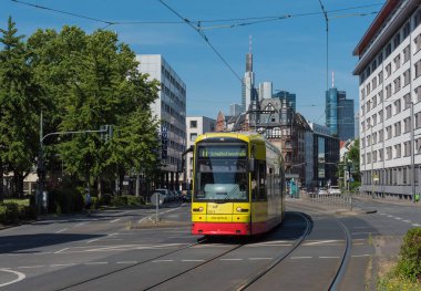 FRANKFURT AM MAIN, GERMANY-JUNE 02, 2020: Hanauer Landstrasse 'de elektrikli tramvay