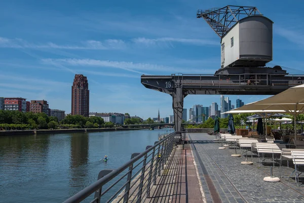 Frankfurt Main Deutschland Juni 2020 Alter Kran Und Restaurant Osthafen — Stockfoto