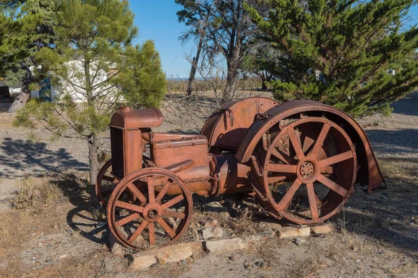 Viejo Tractor Oxidado Rojo Una Granja Argentina — Foto de Stock