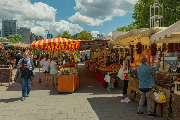 Frankfurt Main Germany July 2020 Bockenheim Markt Bockenheimer Warte的每周农贸市场 有水果和蔬菜摊位 — 图库照片
