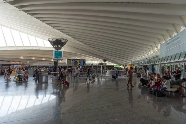 Bilbao Spanien Juli 2018 Resenärer Den Nya Terminalen Bilbaos Flygplats — Stockfoto