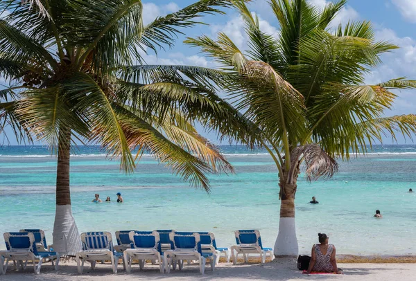 Mahahual México Marzo 2018 Turistas Playa Mahahual Sandy Quintana Roo —  Fotos de Stock