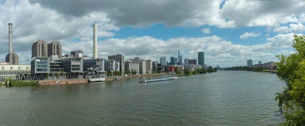 Frankfurt Main Alemania Julio 2020 Westhafen Tower Plantas Industriales Apartamentos — Foto de Stock