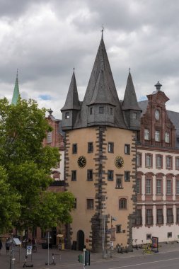 FRANKFURT AM MAIN, ALMANY-HAZİRAN 06-2020: Frankfurt am Main, Almanya 'nın merkezindeki Rententurm Kulesi