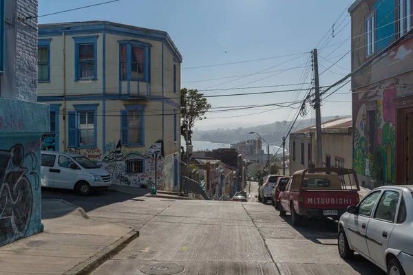 Valparaiso Chile Febrero 2020 Pequeña Calle Con Fachadas Edificios Antiguos — Foto de Stock
