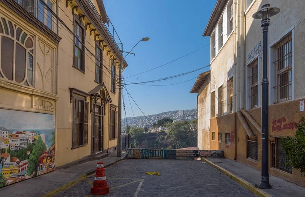 Valparaiso Chile Febrero 2020 Pequeña Calle Con Fachadas Edificios Antiguos — Foto de Stock