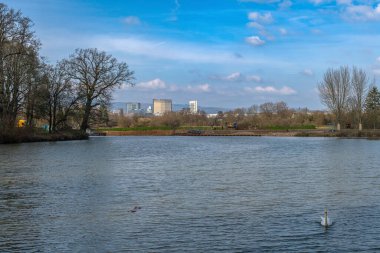 Frankfurt, Hesse, Almanya 'daki Nidda Nehri' nin yan silahı.