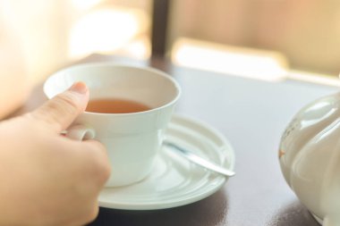 bulanık kadınlar çay içmek