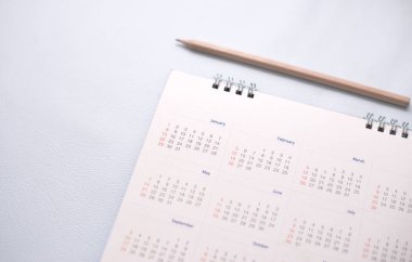 Planlama konseptinde beyaz takvimi kapat.