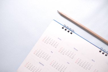 Planlama konseptinde beyaz takvimi kapat.