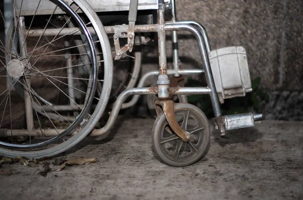 Nahaufnahme Alter Rollstühle Dunklem Ton — Stockfoto